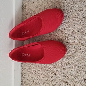 Vivaia almond-toe walker flats